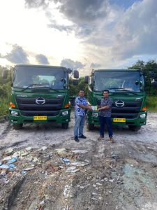 "Beli Hino Box di sini harganya paling masuk akal dibanding tempat lain. Mas Satria juga bantu koordinasi dengan pihak karoseri jadi saya terima beres saja. Terima kasih banyak!"