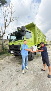 "Terima kasih Satria Hino sudah memberikan solusi armada terbaik untuk distribusi barang kami. Harga sangat kompetitif dan pelayanan purna jualnya juga dijelaskan dengan sangat baik."