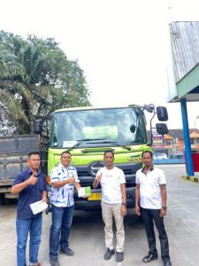 "Luar biasa pelayanan Mas Satria. Dari awal tanya-tanya unit Hino 500 sampai unit dikirim ke garasi, komunikasinya sangat lancar. Penjelasannya detail dan tidak ada yang ditutup-tupi. Sukses terus Satria Hino!"