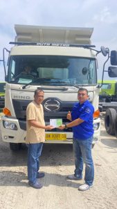 "Butuh unit dump truck cepat untuk proyek, untung ketemu Mas Satria. Proses leasing dibantu sampai gol, syarat nggak ribet. Unit datang tepat waktu dan kondisi gress. Mantap!"